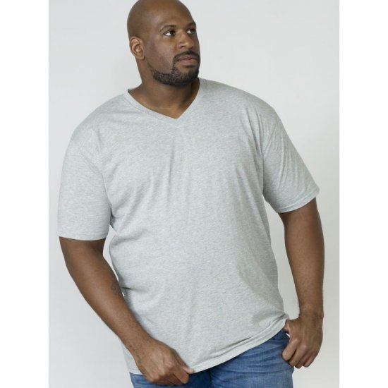 D555 Signature T-krekls ar V-veida Izgriezumu Pelēks - T-krekli - T-krekli - 2XL-14XL