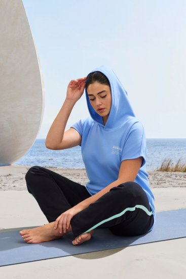 Ulla Popken Quick Drying Short Sleeve Hoodie Light Blue - Džemperi un džemperi ar kapuci - 