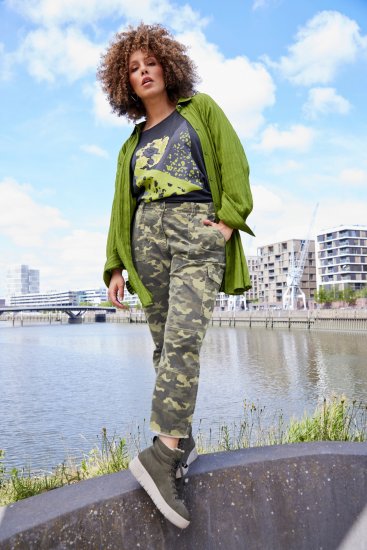 Ulla Popken Camo Boyfriend Pants Olive Grey - Džinsi & Bikses Lielos Izmēros – Plus Size - 